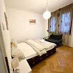 Center Gozsdu Udvar *